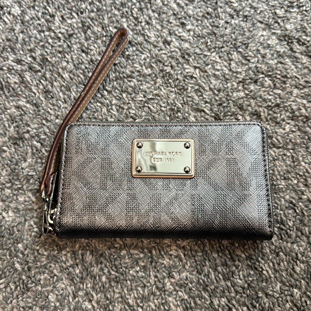 Michael Kors wristlet